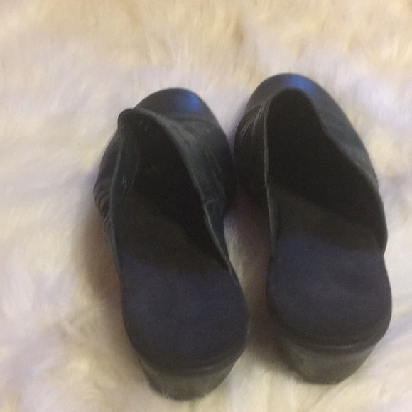 Clark’s slip ons - Picture 2 of 7